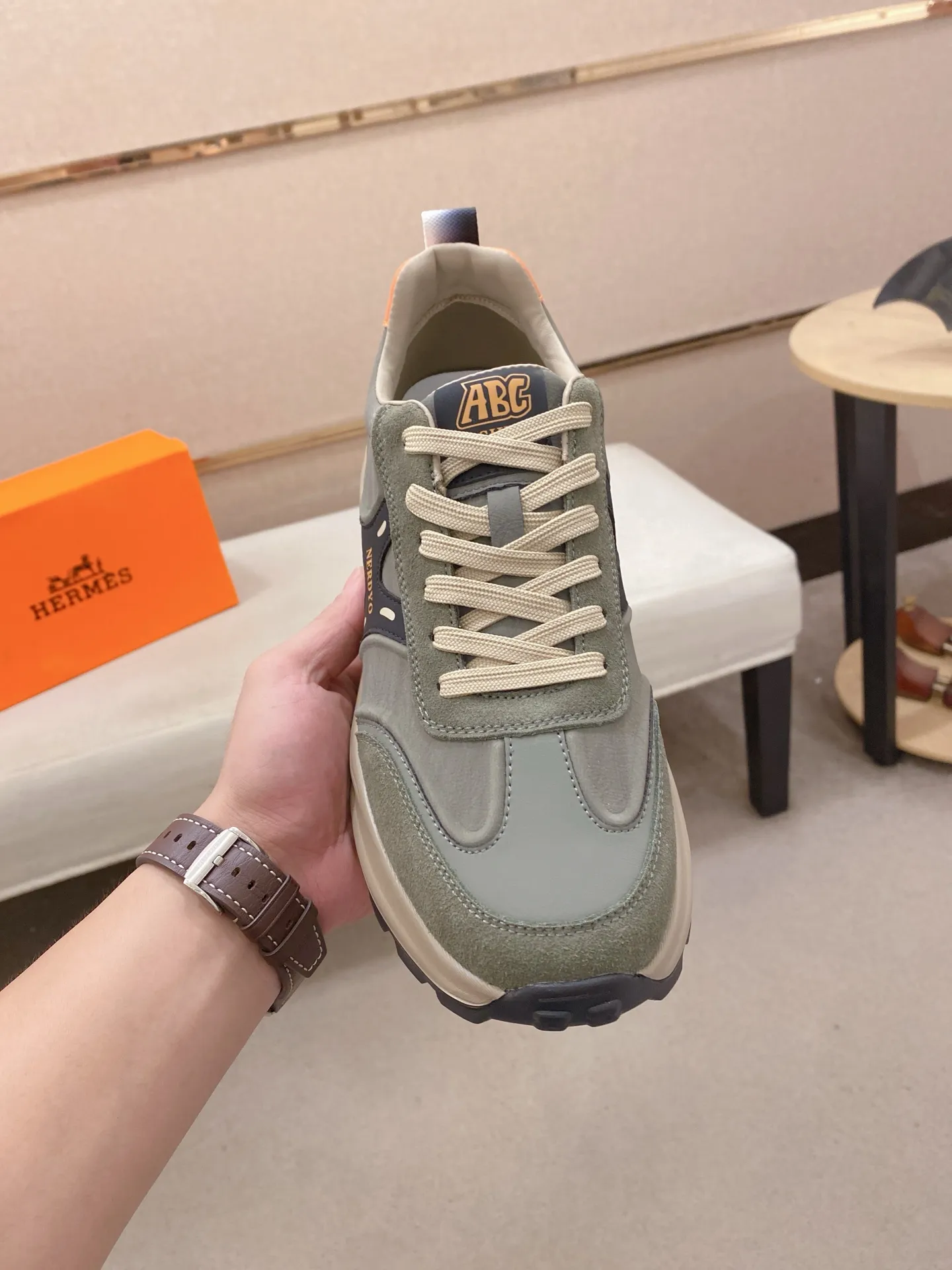 Men's clothing and shoes💰: 440💰《HERMES》【Classic Original Version】Hermès; Top 🔝 Purchasing Agency 🔍🔍Latest 🇺🇸Sold simultaneously at counters, original imported from Italy ▲▲ suede cowhide Equipped with breathable mesh ▲▲Exquisite workmanship (breathable mesh imported from Italy) sole: original sole provided by the original factory, ⚠️exclusive double-layer activity·TPR·rubber·combined molded outsole; Code number: 38-44